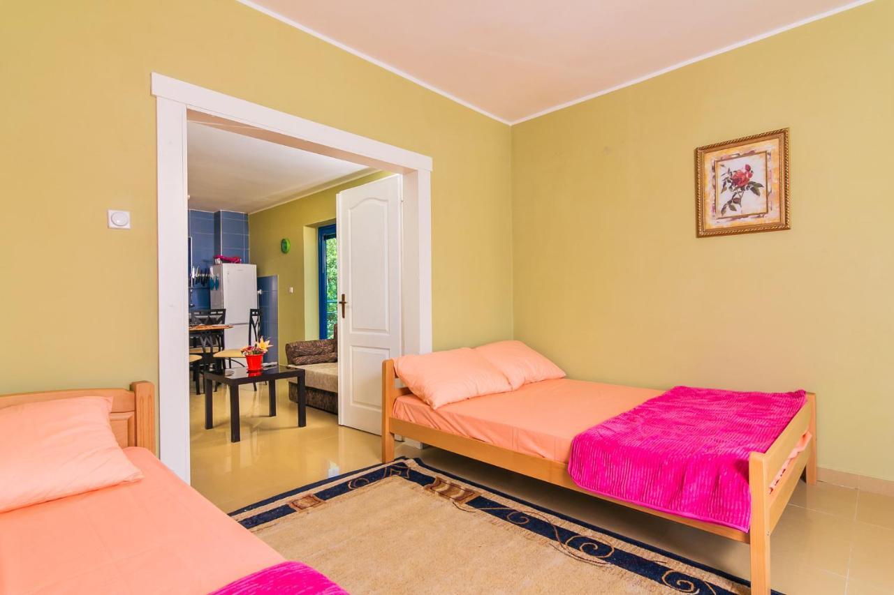 Villa Sea-N-Sun, 7 Bedrooms & Pool, Nearby Portonovi Marina. Дженовичи Экстерьер фото